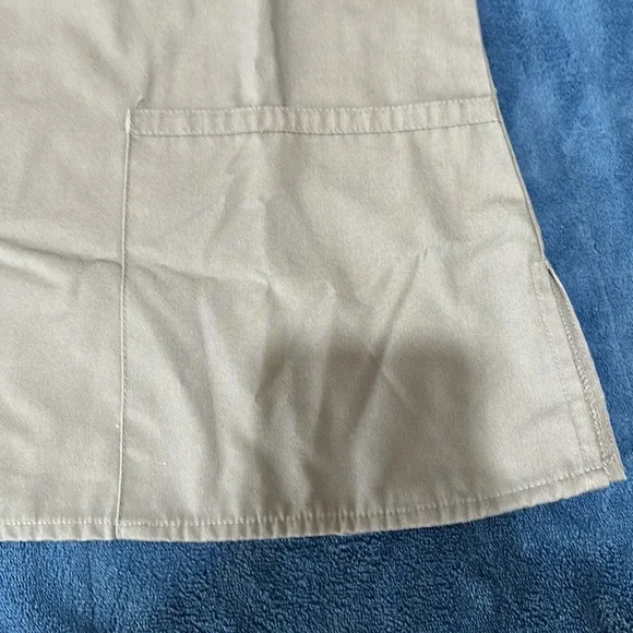 Scrub top - Picture 4 of 6